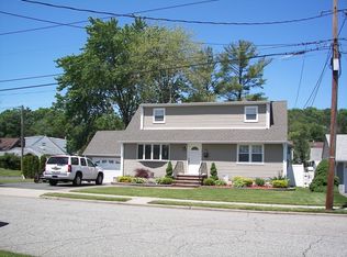 100 Raphael Rd, Totowa, NJ 07512