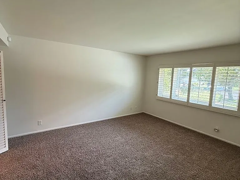 19647 Merridy St — Photo 25