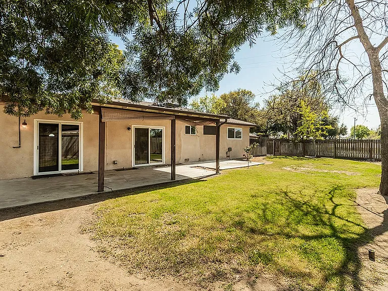 4411 N Winery Ave — Photo 25