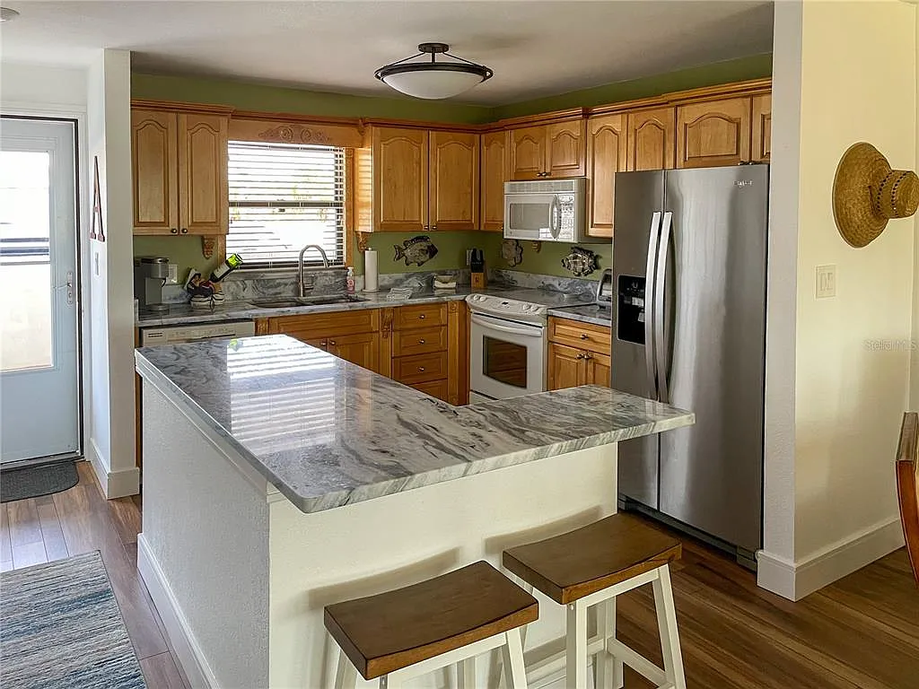 2 bed, 2.0 bath, 1111 sqft, $5,500 — Photo 4