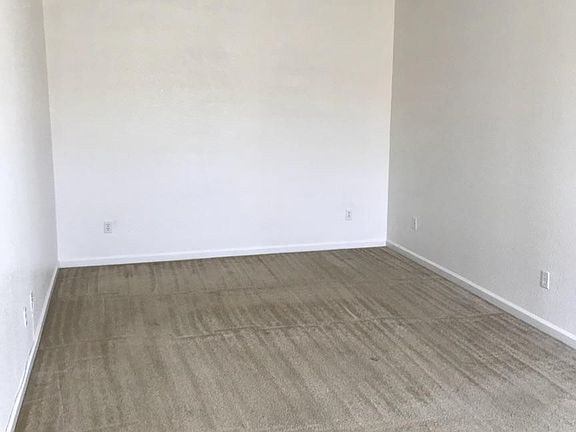 5th image of 142 Cinema St