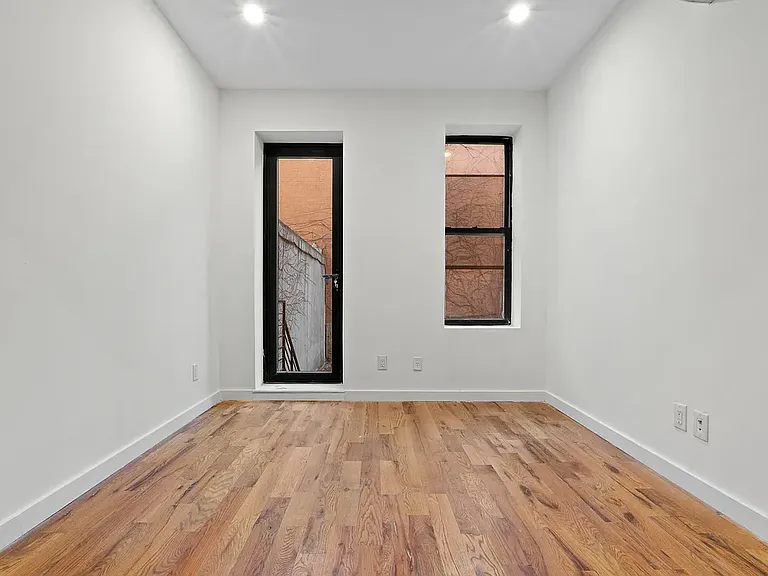 453 Irving Ave #1B — Photo 5