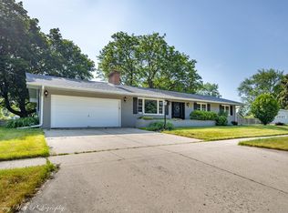 1114 Gifford St, Dekalb, IL 60115