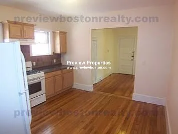 Building Photo - 18 Fairbanks St #1P
