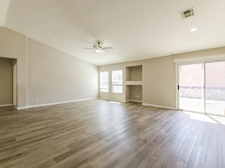 1075 Silver Star St — Photo 4