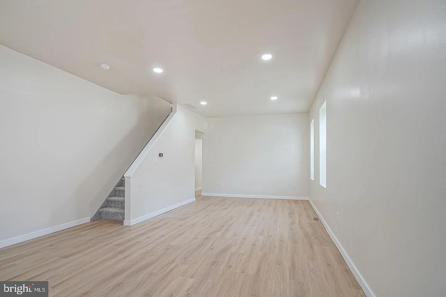 3 bed, 1.0 bath, 1344 sqft, $1,900 — Photo 3