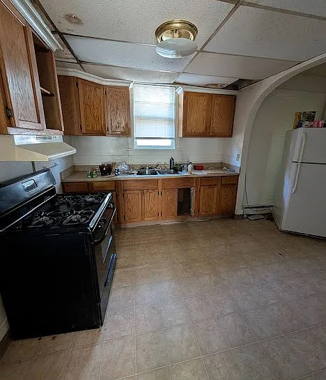 714 E Kansas St — Photo 3