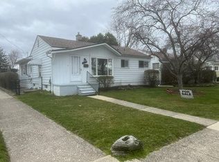 28613 Balmoral St, Garden City, MI 48135