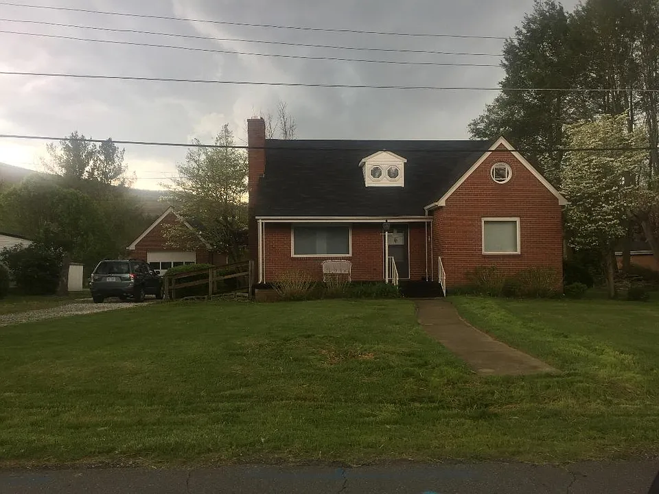 111 Waller Ave
