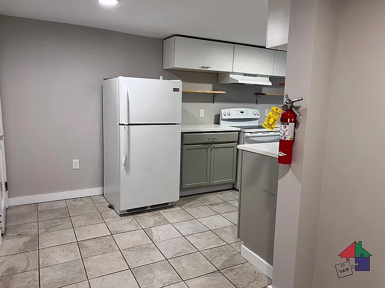 110 Northfield St — Photo 3