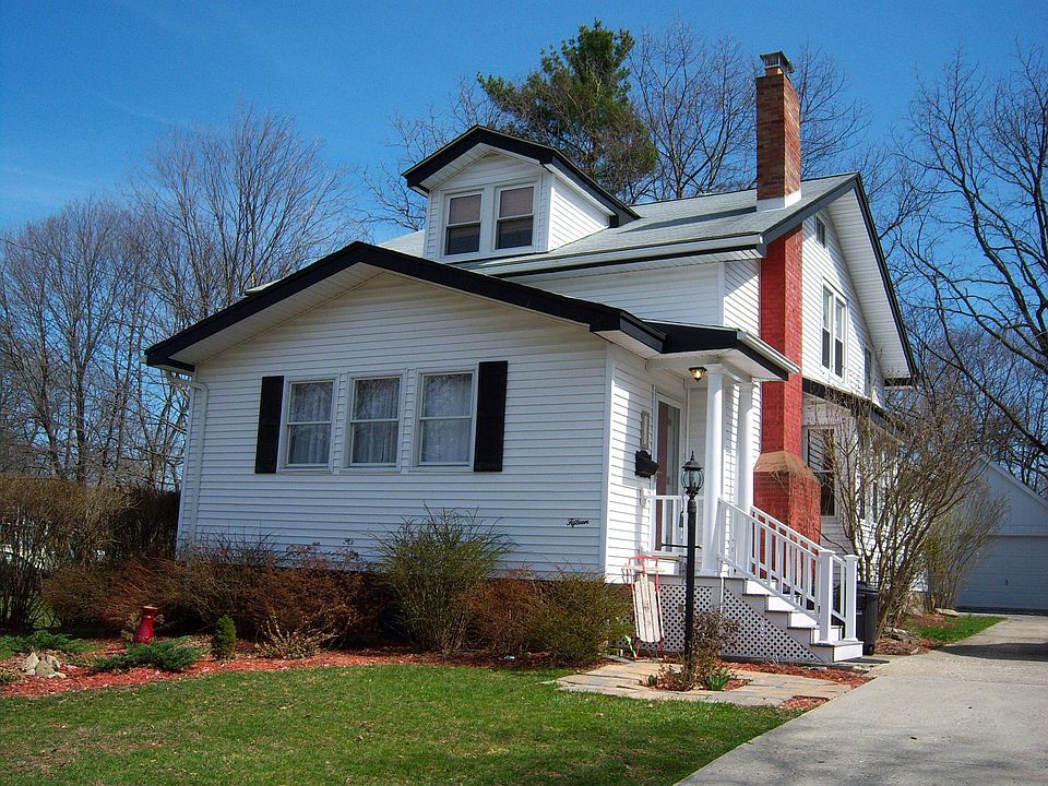 Elagantly Renovated !!