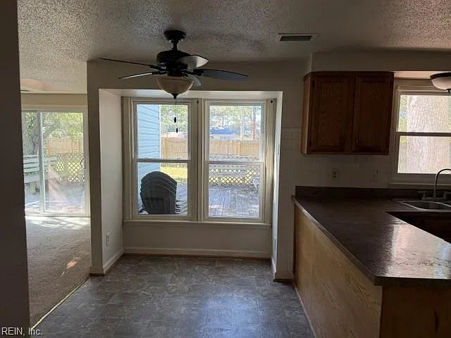 4 bed, 2.0 bath, 1996 sqft, $2,200 — Photo 4