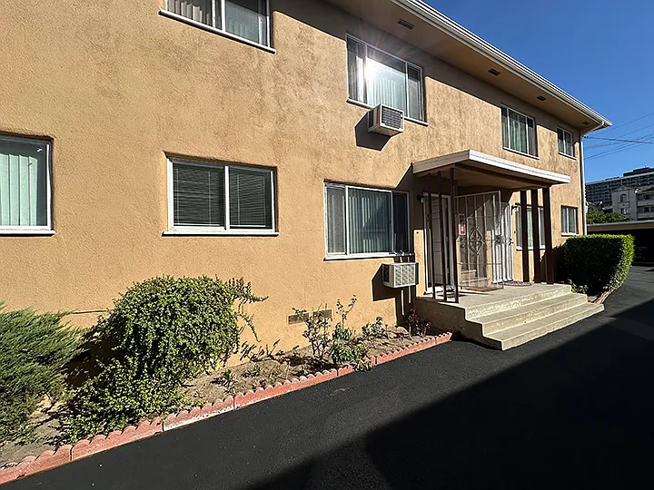 Building Photo - 202 E Fairview Ave #102