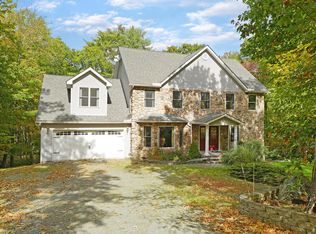 104 Maple Ridge Dr, Lords Valley, PA 18428