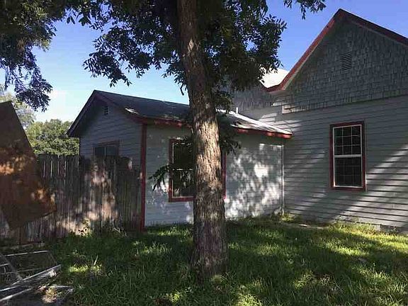 3rd image of 205 S San Antonio St