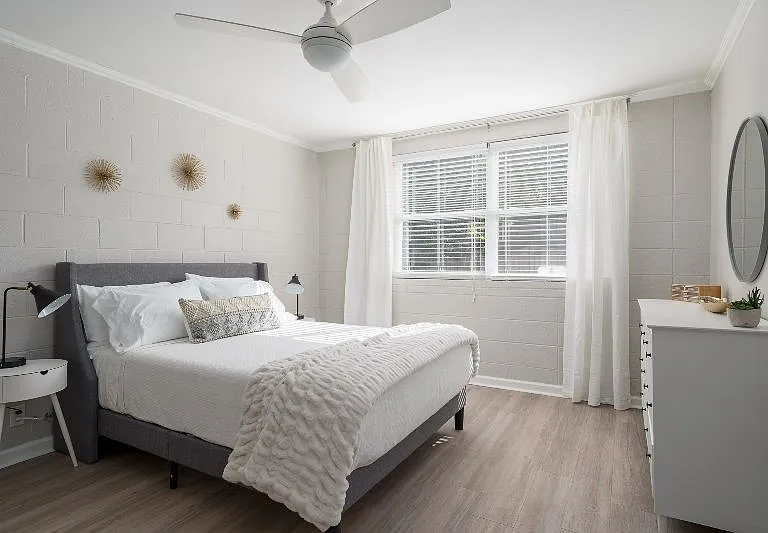 One Bedroom Across From Walking & Biking Trails in Fisher Park - Water & Parking Included — Photo 14