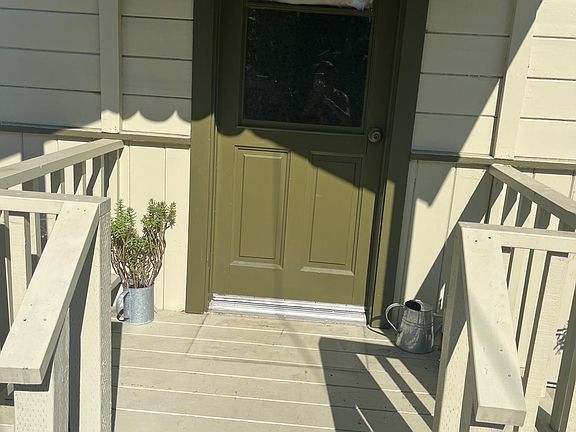 Side / Kitchen Entry