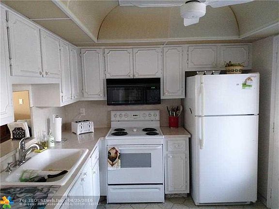 4th image of 202 SE 10th St APT 201
