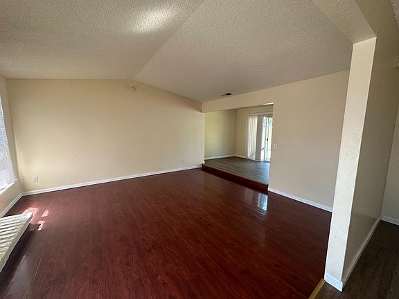 4th image of 2954 Malvern Ct