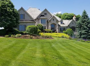 38W529 Golfview Ct, St Charles, IL 60175