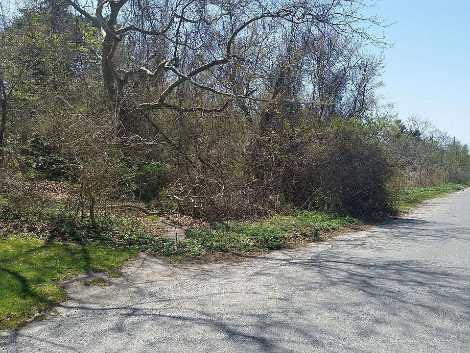 2nd image of 97 S Howells Point Rd