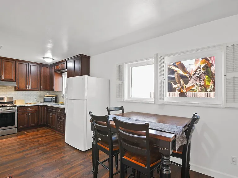 642 W Terrylynn Pl #A — Photo 6