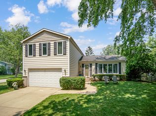 5S640 Bluff Ln, Naperville, IL 60540