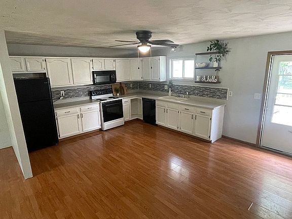 3rd image of 251 Cox Dr