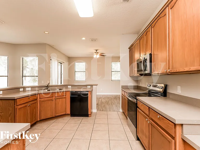 1521 Clapton Dr — Photo 7