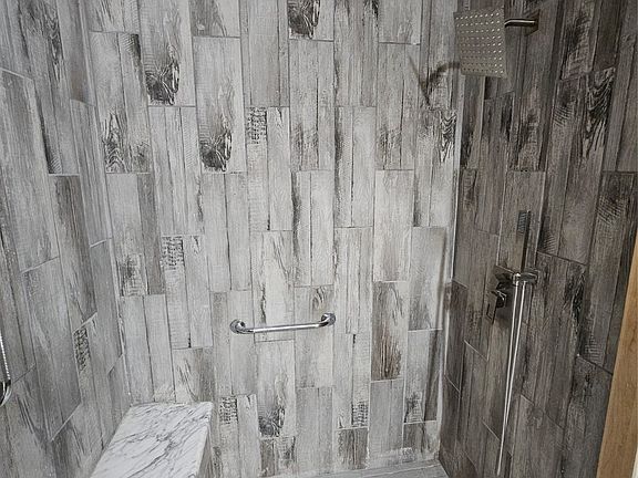 5th image of 710 Kingridge Pl