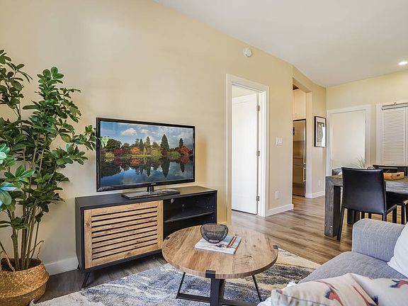 4th image of 520 Grant Ave #5L