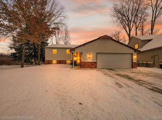 1535 Kings Crown Ct, Wixom, MI 48393