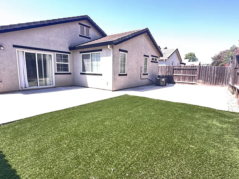 1465 La Sierra St — Photo 9