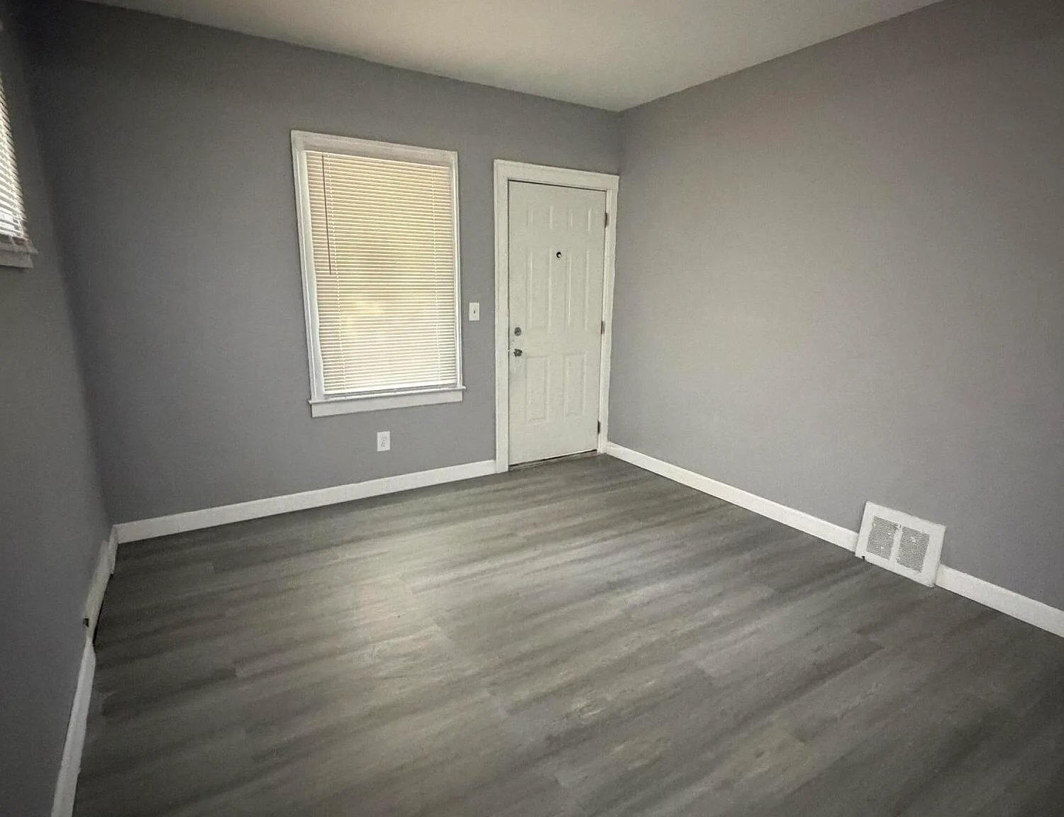 2 bed, 1.0 bath, 1056 sqft, $1,200 — Photo 3