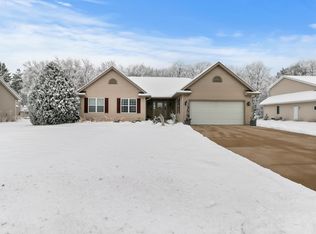 N7860 Maple Ridge Rd, Oconomowoc, WI 53066