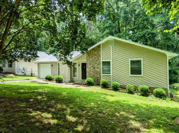 3900 Ferncliff Rd, Snellville, GA 30039