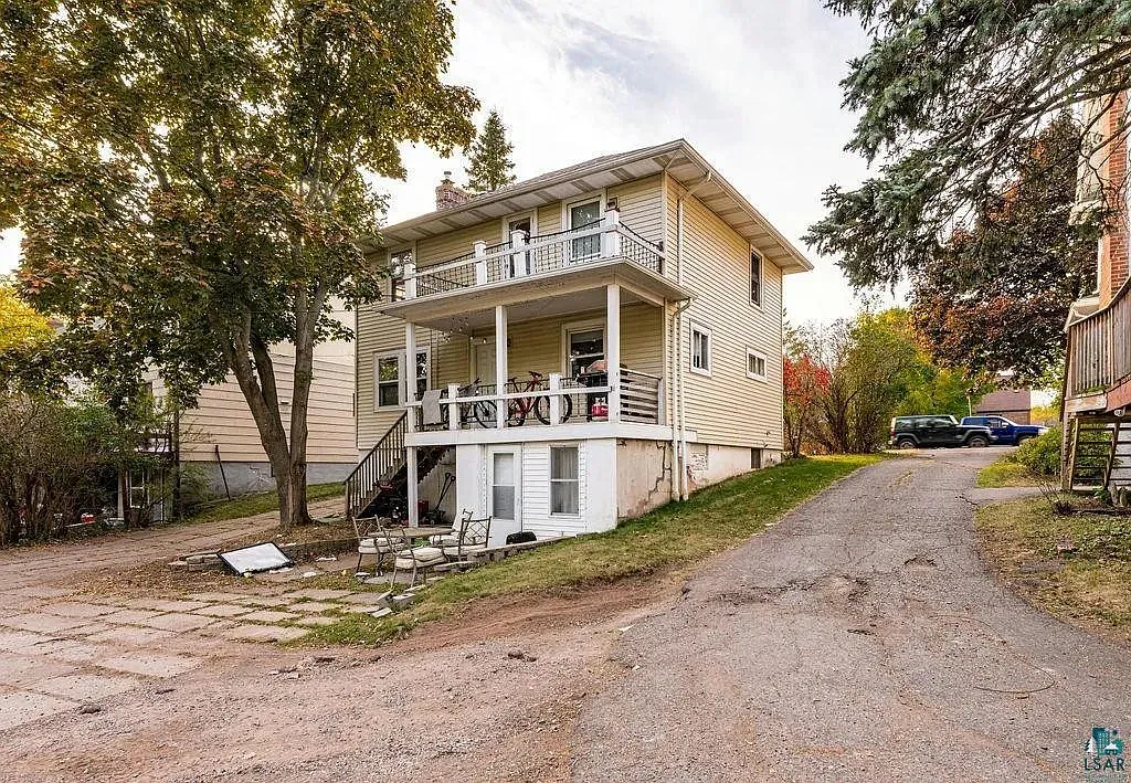 6 bed, 2160 sqft, $3,100 — Photo 2