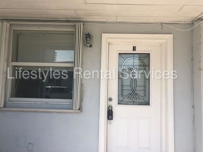 2nd image of 209 12th Ave S APT B