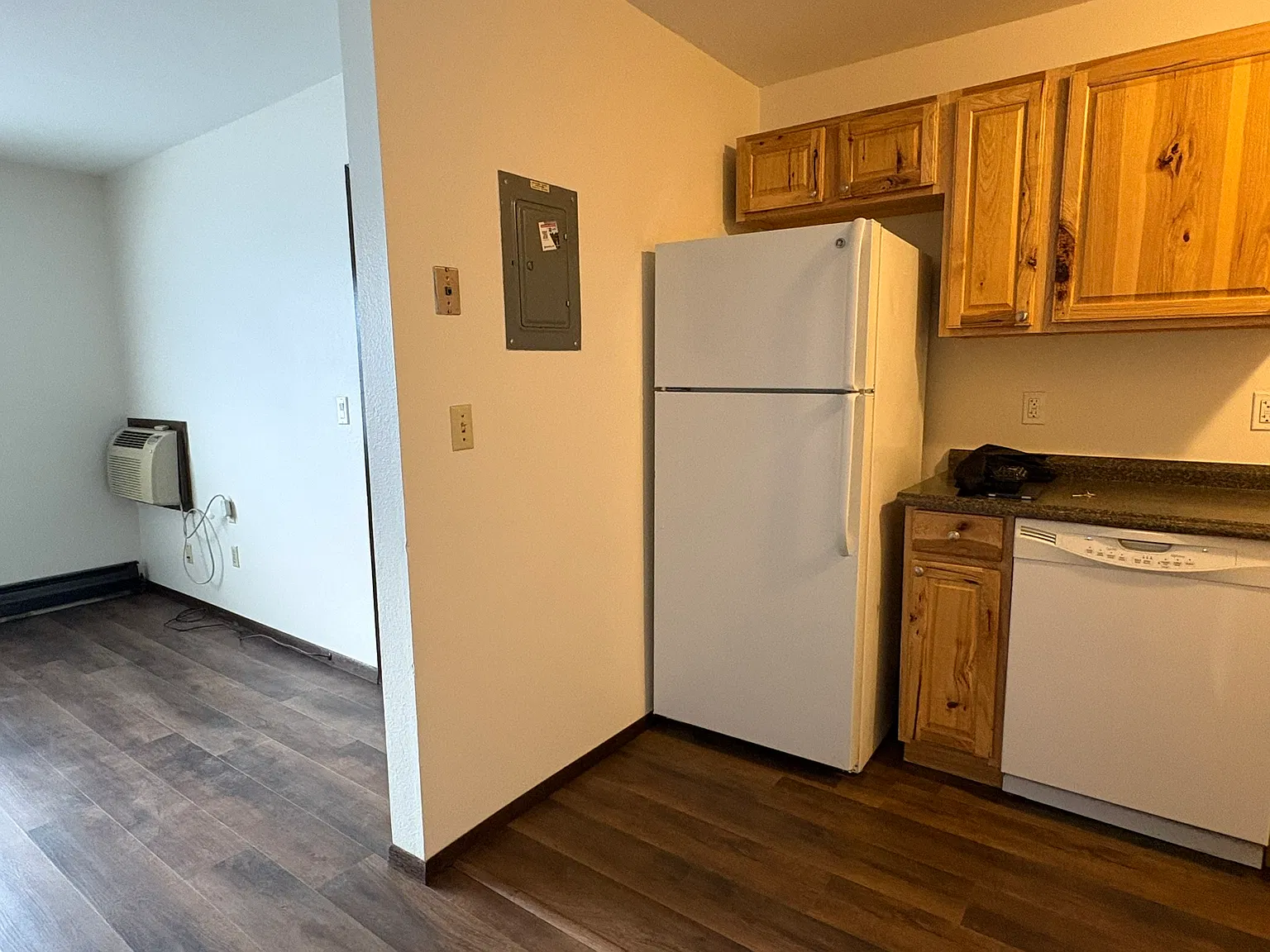 2 bed, 654 sqft, $1,352 — Photo 4