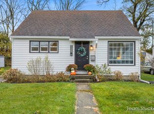 2126 Riverside Dr NE, Grand Rapids, MI 49505