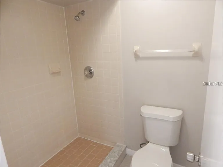 307 Sherborne Ln — Photo 9