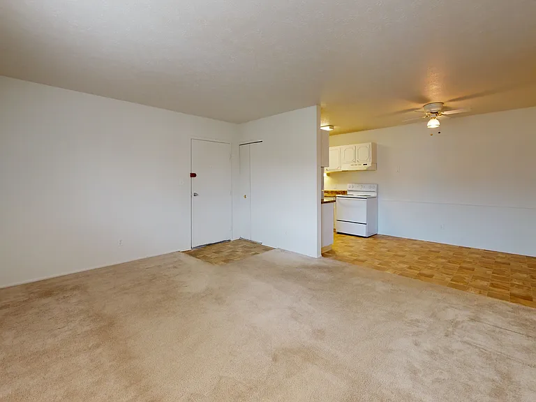 Kendall Manor Apartments — Photo 17