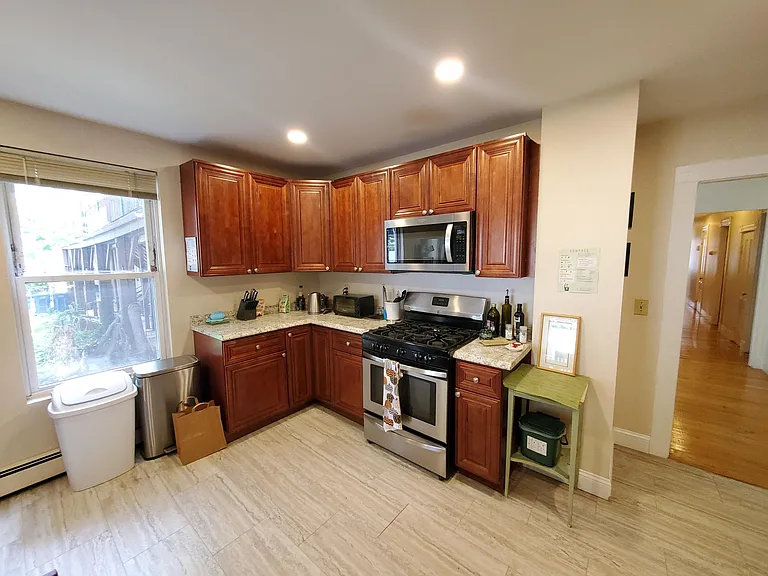279 Pearl St #R — Photo 4