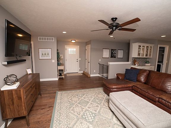 5th image of 611 Prairie Ln