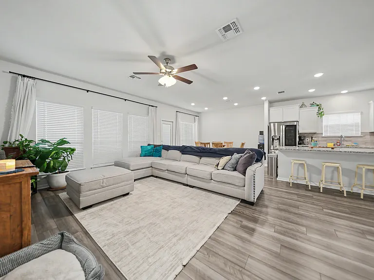 612 Pipe Creek Dr — Photo 9