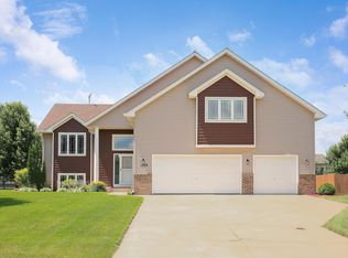 1339 Evergreen Pl, Mayer, MN 55360