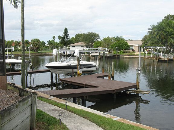 Upgraded Dock w/Stain