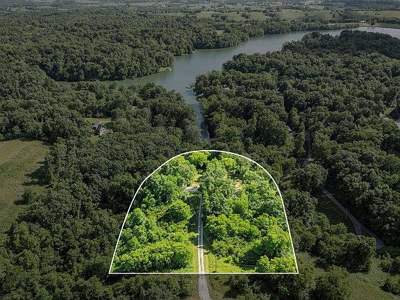 2nd image of 5 Six Dogwood Dr