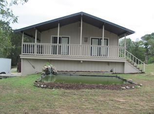 257 Clear Lake Dr, La Grange, TX 78945