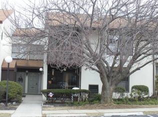 404 Raintree Ln, Malvern, PA 19355